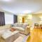 2 Mi to U of A Centrally Located Home with Patio! - فايتيفيل