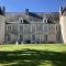 Château des Archevêques avec parc dans un village - Artannes-sur-Indre