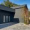 Black Sheep Hideaway Modern Countryside Serenity - كليرمون