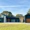 Black Sheep Hideaway Modern Countryside Serenity - كليرمون