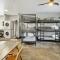 Large Flexible Family Suite With Private Rooms - 太平洋