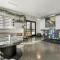 First Floor Suite Near St Louis With Pool - Пасифик