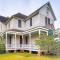 Walk to Parks and Cafes Historic Jeanerette Home