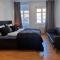 Große Ferienwohnung Nähe Stadtpark, 4 Schlafzimmer, gemütliches Wohnzimmer, Terrasse, Parkplatz