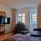 Große Ferienwohnung Nähe Stadtpark, 4 Schlafzimmer, gemütliches Wohnzimmer, Terrasse, Parkplatz