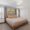 Four Bedrooms with Screen PoolStoreyLake 4910