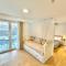 Minimalist Seaside Apartment with Private Patio and Parking - 奥林匹亚基·阿克蒂