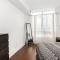 Luxurious 2BR 2BATH Condo Steps from Square One - 米西索加