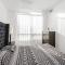 Luxurious 2BR 2BATH Condo Steps from Square One - 米西索加