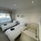 Stylish Home Away From Home! 6 Minutes from Beach! - Wirral
