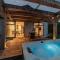 Hamptons Retreat - 1BR with Hot Tub and Fireplace - Prebbleton