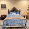 Rustic, lakefront home w pool 5BR Pets &events yes - Chandler