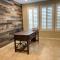Rustic, lakefront home w pool 5BR Pets &events yes - Chandler