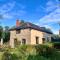 Cosy cottage on an ancient farm with outdoor pool - Witheridge