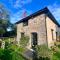 Cosy cottage on an ancient farm with outdoor pool - Witheridge