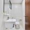 Stylish 1BR Sanctuary with Gym and Pool Access - Dubaj