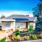 Home in Doncaster with Gardens, Near Shops & Transport