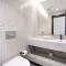 Modern 1-Bedroom Apartment with Stunning Burj Khalifa and city Views