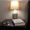 Newly Refurbed Warwick Apt 2BR Sleeps 3 Free Parking - Warwick