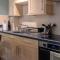 Newly Refurbed Warwick Apt 2BR Sleeps 3 Free Parking - Warwick