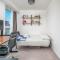 Waterview apartments with ultra fast wifi close to Excel and O2, corporates and contractors welcome - London