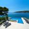 Seafront Villa Serenita