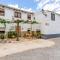 Spacious villa with mountain view and pool in Baza