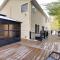 Hot Tub and Deck Gorgeous Retreat in Pocono Summit!