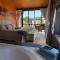 Casa de Vidro com hidromassagem, lareira, cavalo, trilha, piscina - 本图贡萨尔维斯