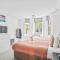 Spacious Family Apartment, Sleeps 6, FREE Secure Parking, Near Beach