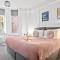 Spacious Family Apartment, Sleeps 6, FREE Secure Parking, Near Beach