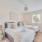 Detached House in Brooklands - Prime Location - Driveway Parking, Self-Check-In, Fast WiFi and Smart TV by Yoko Property - 米尔顿凯恩斯
