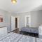 Escape to Raleigh Ave Glamour - Steps to the Beach