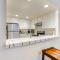 Stay and Play Bay Area Condo with Community Pool! - 里士满