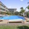 Ocean Parade 18 - Vintage Apartment, Pool, Beach, Bakery & Cafes
