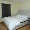 Spacious 3 Bedroom, 15 Min to EWR Airport and Parks - Newark
