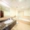 Bright and Spacious 3Bedroom Relaxing Stay near Beach