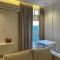 Al Ain Hotel Apartment Family Stay with Balcony and Pool Access - 艾恩