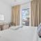 Sea-view apartment with private beach in La Vie