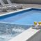 House with heated pool, jacuzzi Prolozac 1 - 顿吉普罗洛扎克
