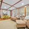 Serene Large Backyard with Patio - 迪凯特