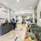 beautiful canal view 1-bedroom apartment in the heart of business bay - 迪拜