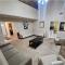 Peaceful & Elegant Sleeps 16 with Pool Near Mall