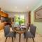 2 BR with Direct Walk-out to Pool, Sauna, and Gym - تولوم