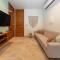 2 BR with Direct Walk-out to Pool, Sauna, and Gym - تولوم