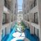 2 BR with Direct Walk-out to Pool, Sauna, and Gym - تولوم