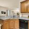 Cozy 4-bed, 2-bath Spacious Family Home - 萨默维尔