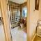 WILLOW RIDGE - a large country house with 3 rental rooms - Clutton
