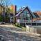 Chalet Desroy - Chertsey
