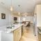 6 Mi to Navarre Beach Home with Large Covered Porch - نافار